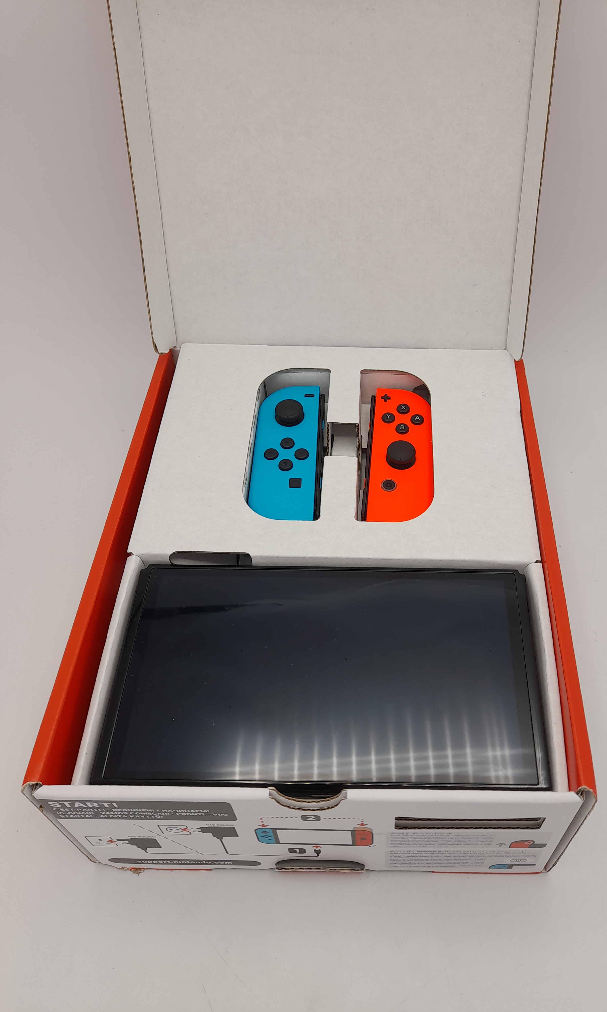 Foto van Nintendo Switch OLED Rood/Blauw - Mooi & in Doos