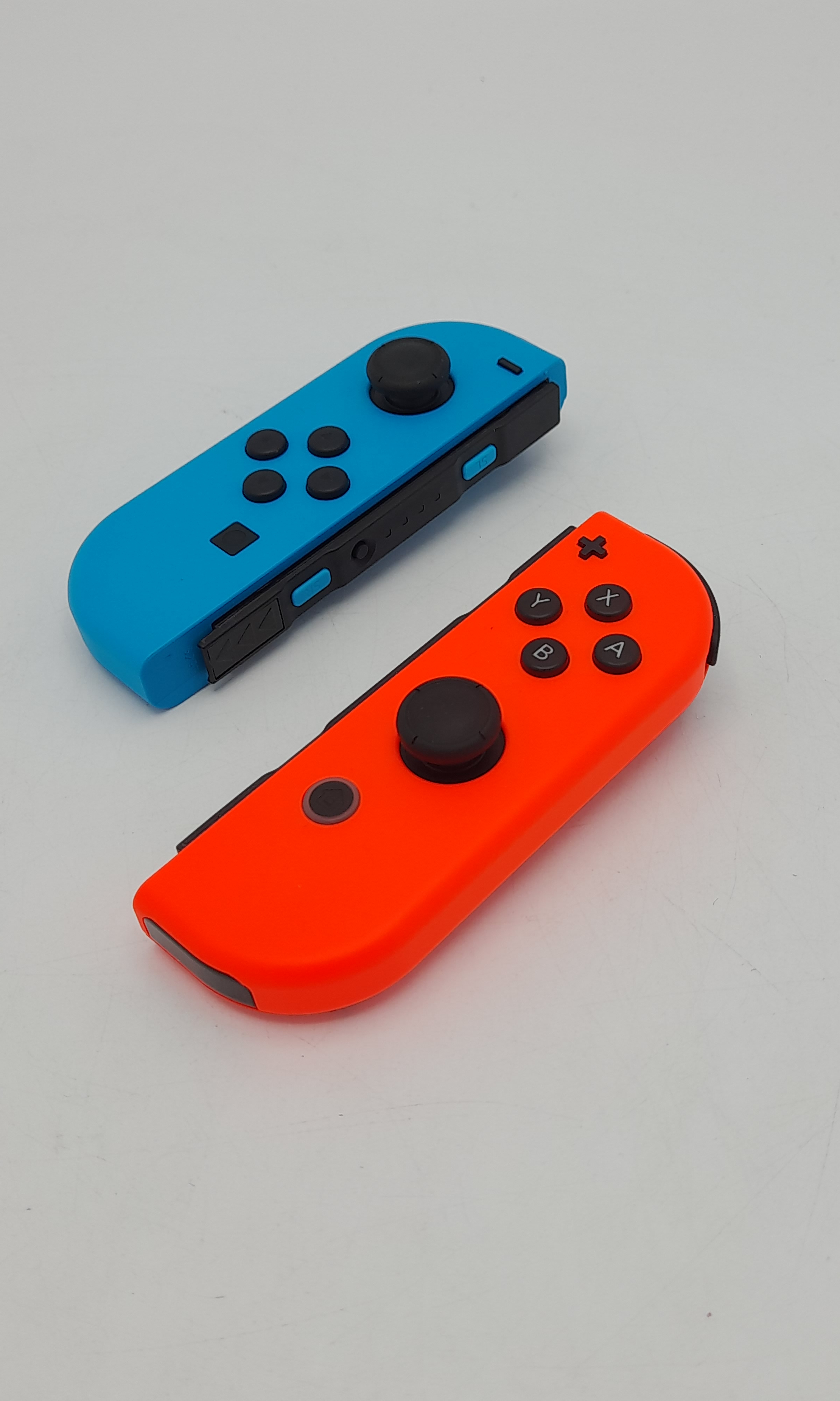 Foto van Nintendo Switch OLED Rood/Blauw - Mooi & in Doos