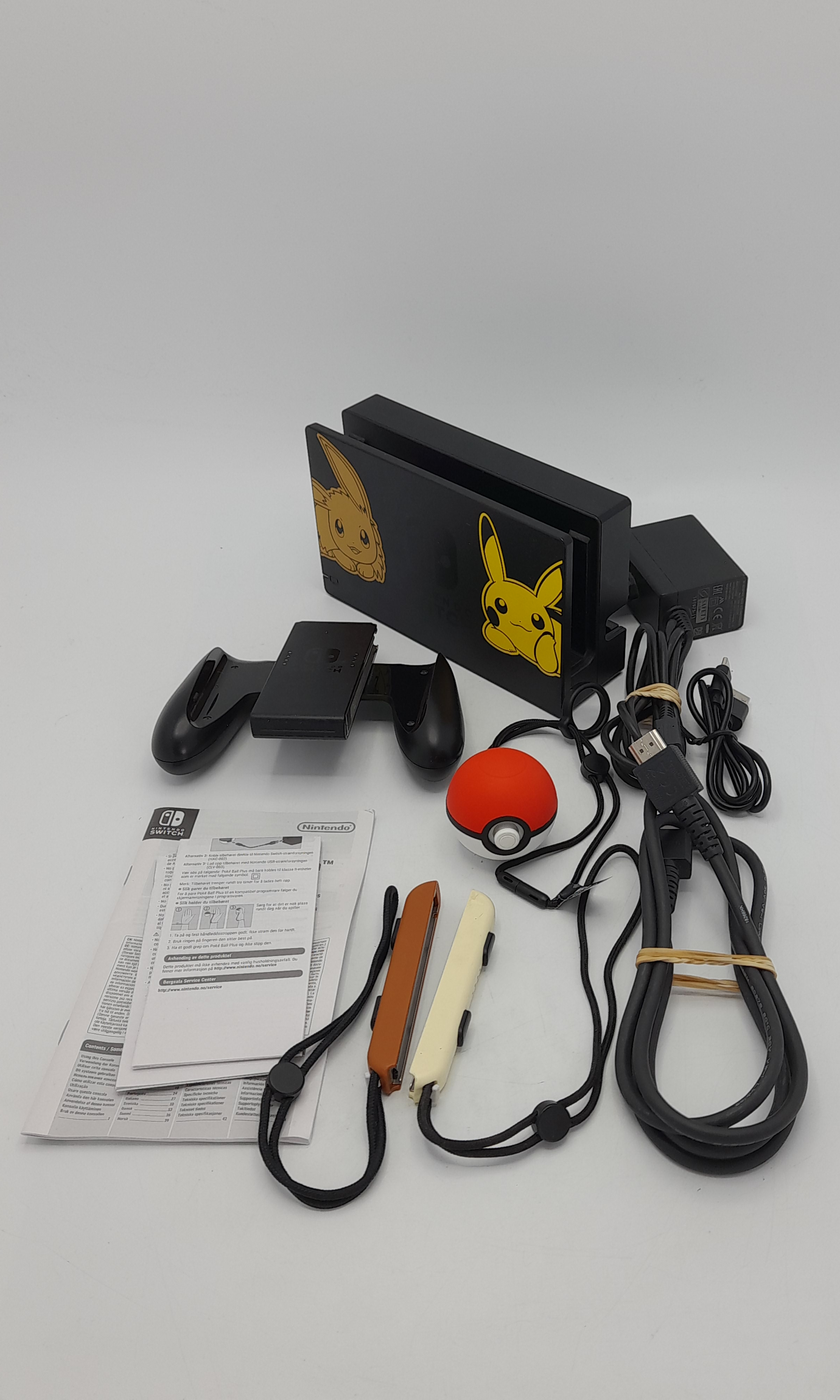 Foto van Nintendo Switch Pikachu & Eevee Edition Mooi & in Doos