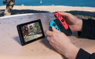 Neem de <a href = https://www.marioswitch.nl/Switch-spel-info.php?t=Nintendo_Switch target = _blank>Nintendo Switch</a> overal mee naar toe met de handige Joy-Cons!